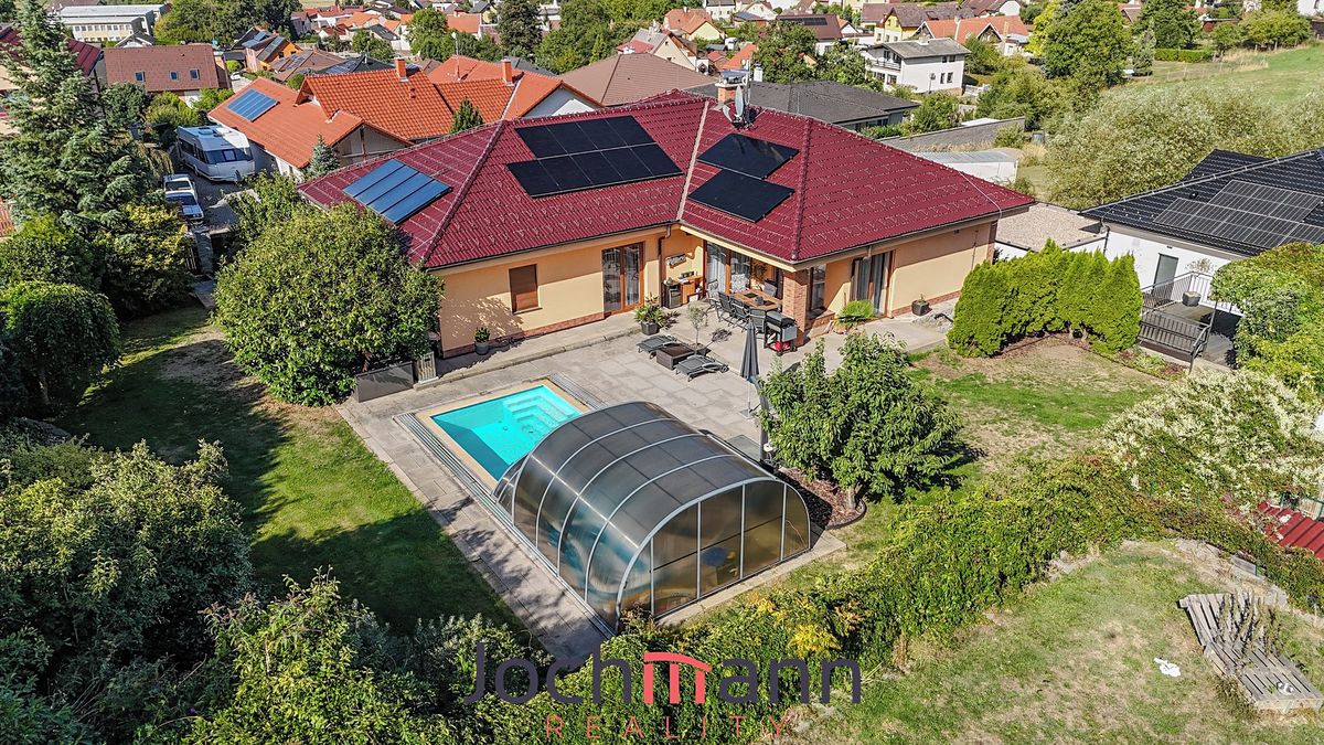Prodej rodinného domu 274 m², pozemek 1138 m²